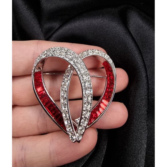 Vintage Nolan Miller Red & Clear Crystal Rhinestone Heart Brooch Pin - Picture 4 of 5